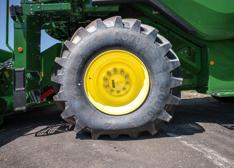 John Deere T6 700 – výkonný a inteligentní kombajn pro moderní sklizeň