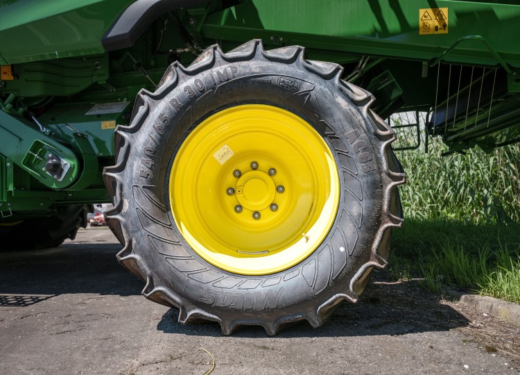 John Deere T6 700 – výkonný a inteligentní kombajn pro moderní sklizeň
