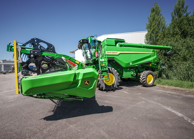 John Deere T6 700 – výkonný a inteligentní kombajn pro moderní sklizeň