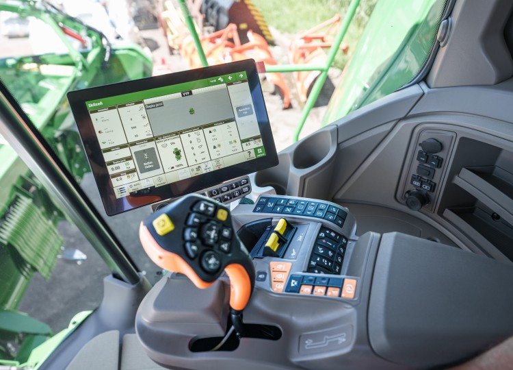 John Deere T6 700 – výkonný a inteligentní kombajn pro moderní sklizeň