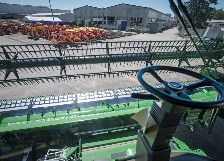 John Deere T6 700 – výkonný a inteligentní kombajn pro moderní sklizeň