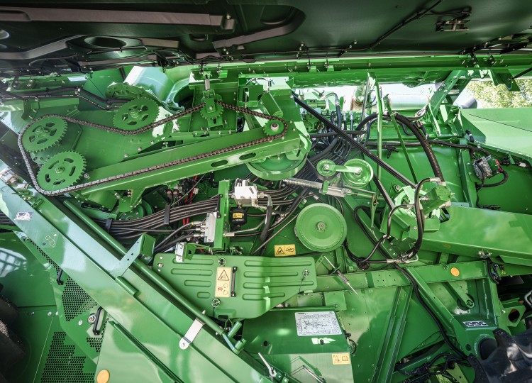 John Deere T6 700 – výkonný a inteligentní kombajn pro moderní sklizeň