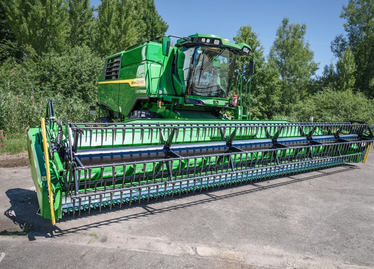 John Deere T6 700 – výkonný a inteligentní kombajn pro moderní sklizeň
