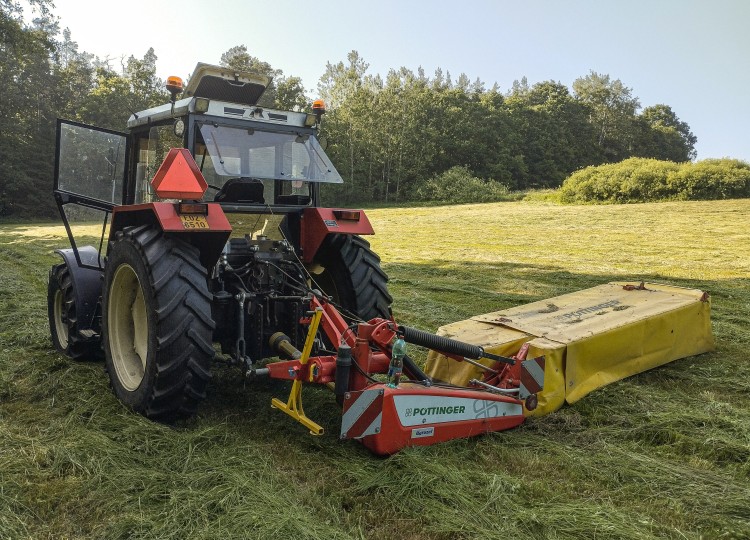 Nový žací stroj zvyšuje efektivitu hospodaření i šetrnost k přírodě