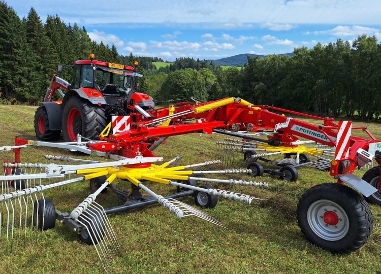 Stroje od nás u vás – Shrnovač Pöttinger TOP 842 C po 10 letech provozu na Farmě Michlovka