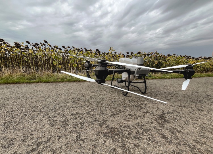 Aplikační drony DJI s Agrozetem poprvé v akci