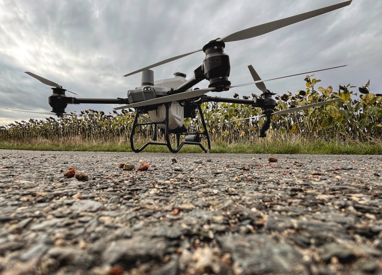 Aplikační drony DJI s Agrozetem poprvé v akci