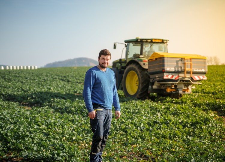Bogballe M-35W ISOBUS na rodinné farmě Magočiových