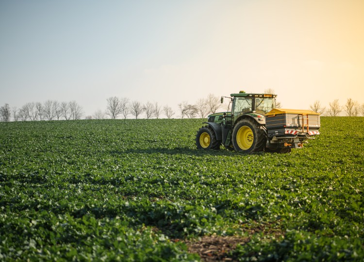Bogballe M-35W ISOBUS na rodinné farmě Magočiových