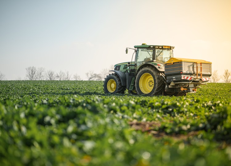 Bogballe M-35W ISOBUS na rodinné farmě Magočiových