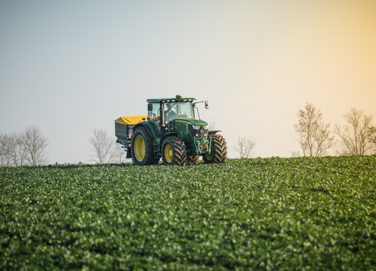 Bogballe M-35W ISOBUS na rodinné farmě Magočiových