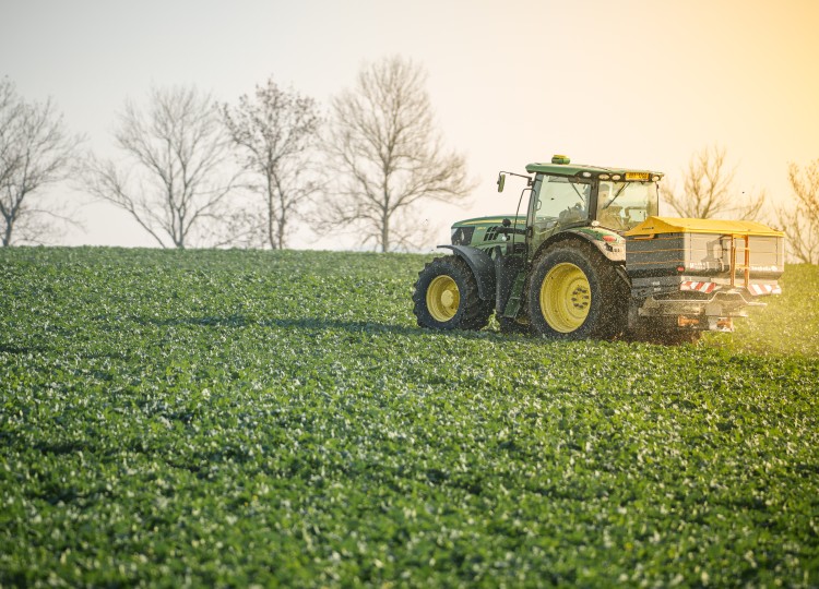 Bogballe M-35W ISOBUS na rodinné farmě Magočiových