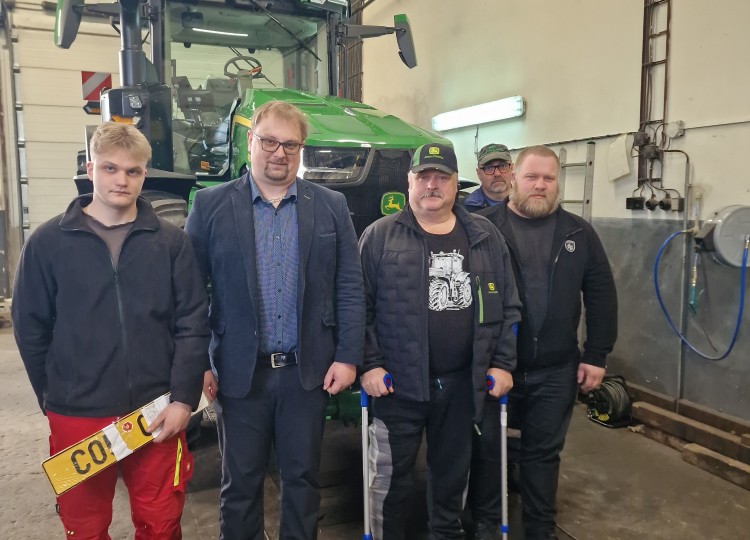 John Deere 8R 410 v ZD “Údolí” Olešná