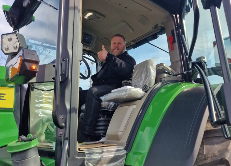 John Deere 8R 410 v ZD “Údolí” Olešná