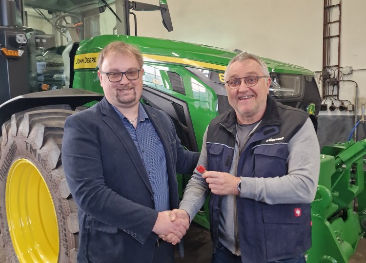 John Deere 8R 410 v ZD “Údolí” Olešná