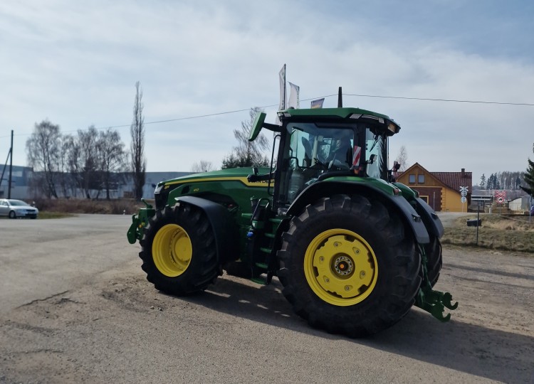 John Deere 8R 410 v ZD “Údolí” Olešná