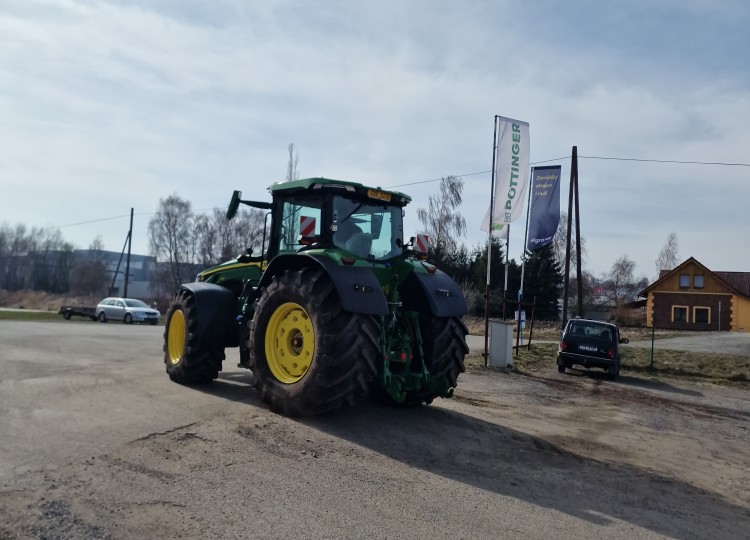 John Deere 8R 410 v ZD “Údolí” Olešná