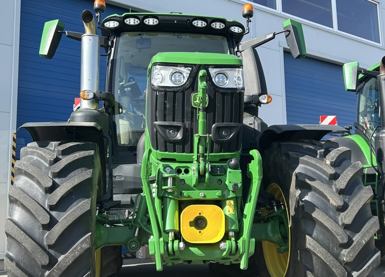 Stroje od nás u vás. John Deere 6R 250 na farmě Jaroslava Talafouse