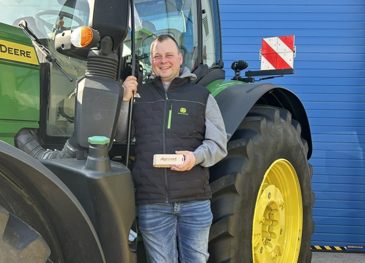 Stroje od nás u vás. John Deere 6R 250 na farmě Jaroslava Talafouse