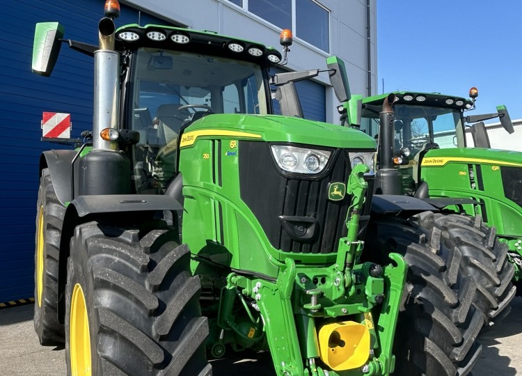 Stroje od nás u vás. John Deere 6R 250 na farmě Jaroslava Talafouse