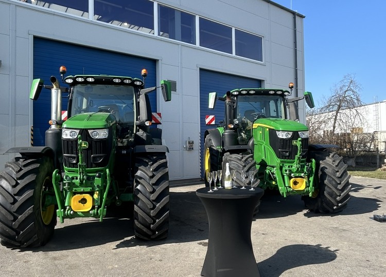 Stroje od nás u vás. John Deere 6R 250 na farmě Jaroslava Talafouse