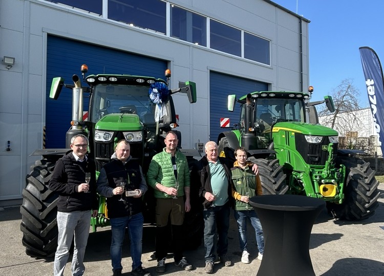 Stroje od nás u vás. John Deere 6R 250 na farmě Jaroslava Talafouse