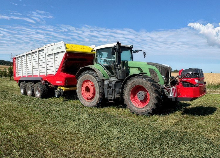 Nový senážní vůz PÖTTINGER JUMBO 8540 pomůže Agrodružstvu Žimutice s efektivnější sklizní píce